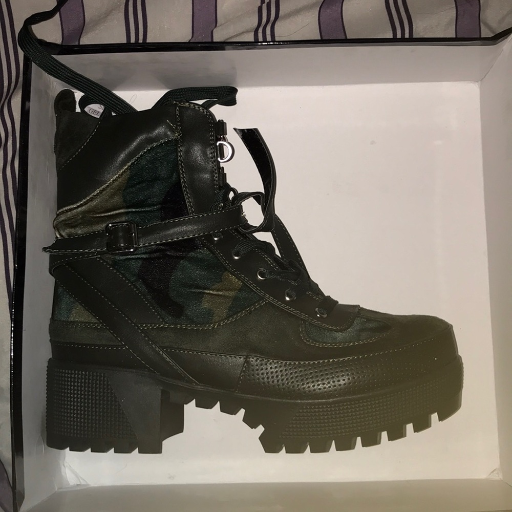 camo combat boot